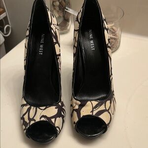 Nine West Black and Cream Heels